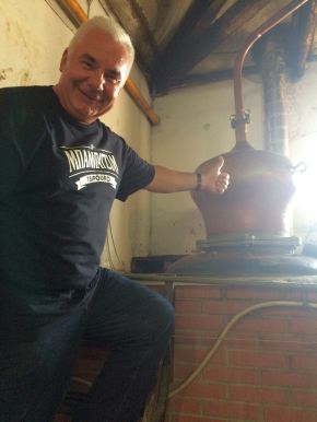 Traditionelle Kupferbrennblase der Ouzo-Brennerei Babatzim in Thessaloniki &ndash; Besuch von Frank Steiniger